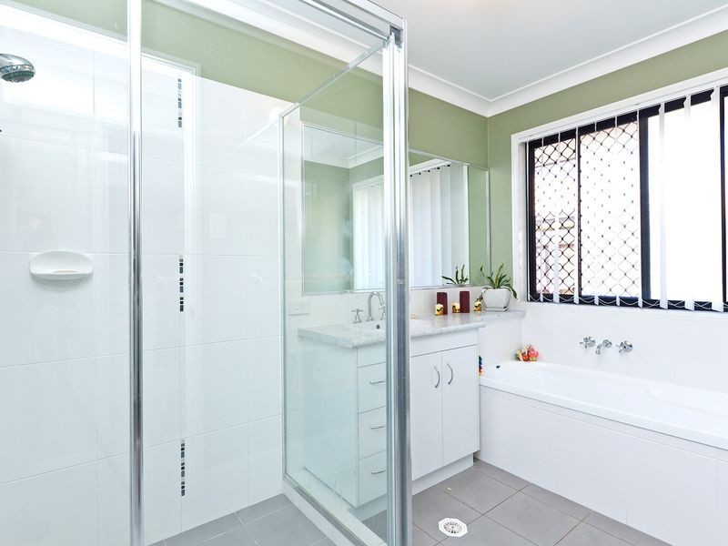 31 Emperor Drive, Redland Bay QLD 4165