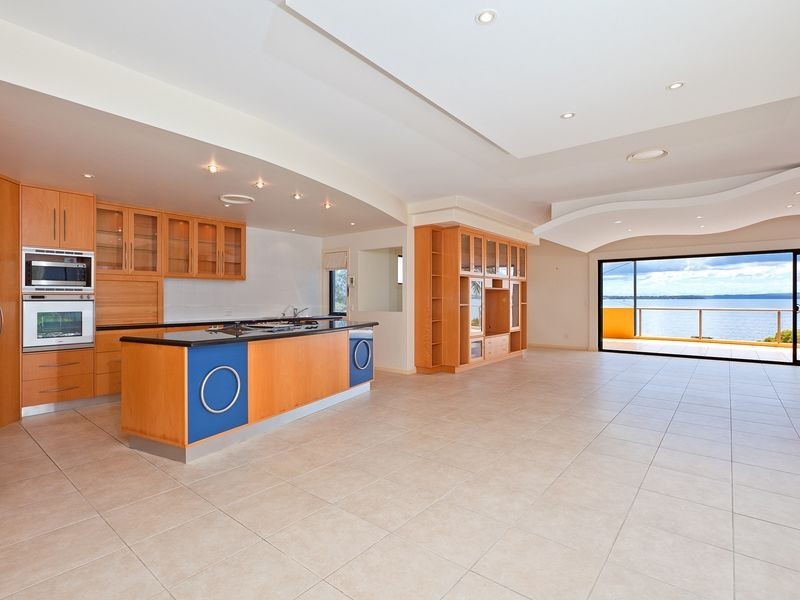 27 Esplanade, Redland Bay QLD 4165
