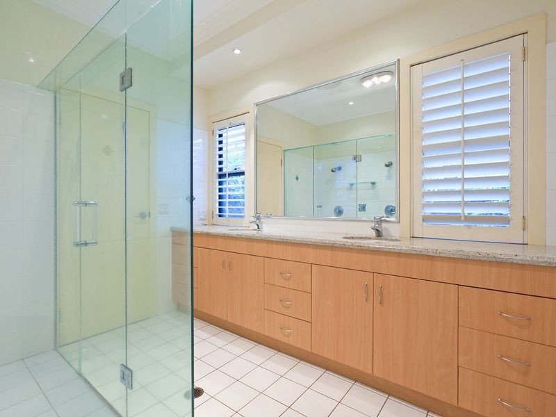 27 Esplanade, Redland Bay QLD 4165