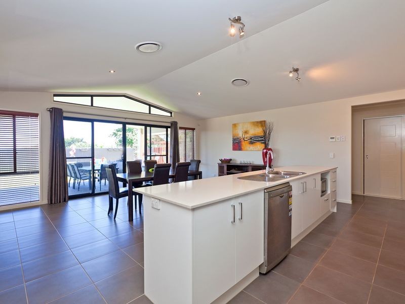 6 Omac Street, Redland Bay QLD 4165