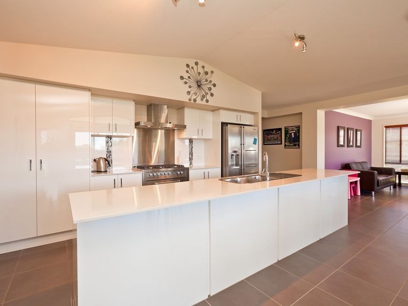 6 Omac Street, Redland Bay QLD 4165