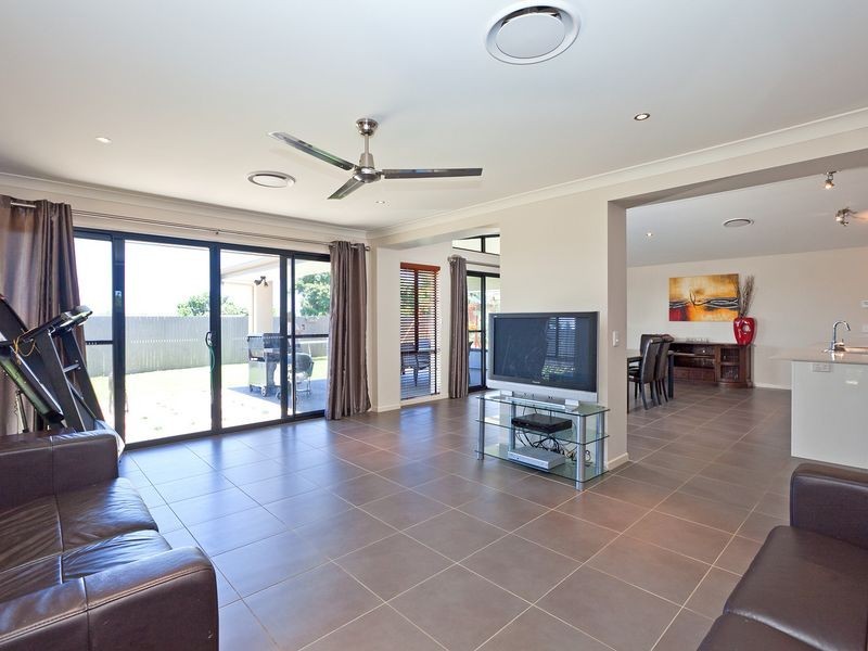 6 Omac Street, Redland Bay QLD 4165