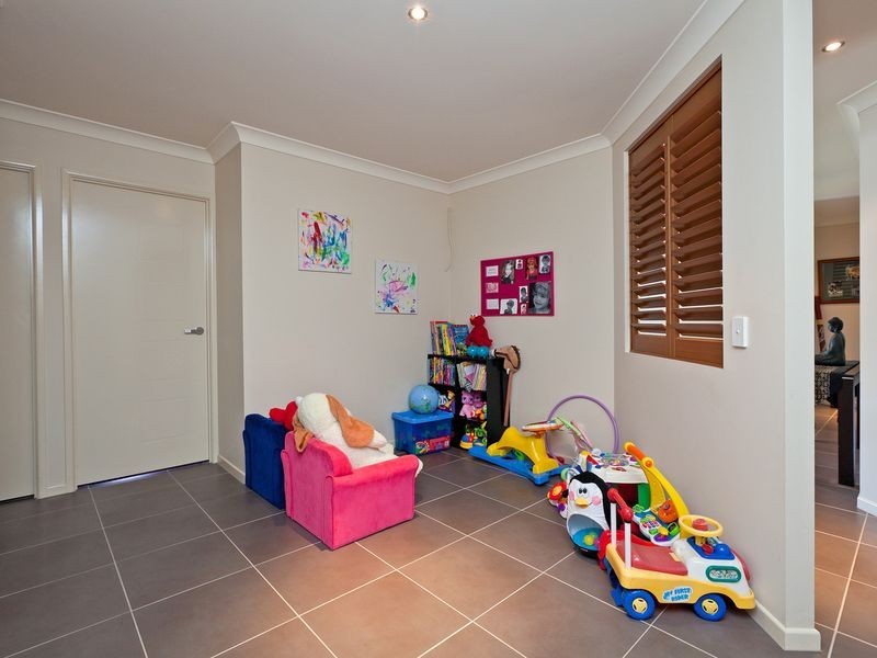 6 Omac Street, Redland Bay QLD 4165