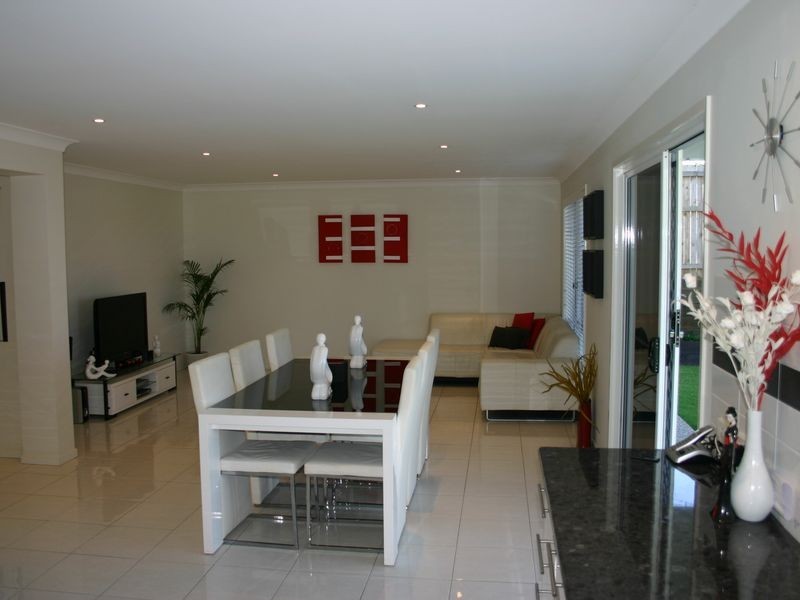 27 Cypress Street, Redland Bay QLD 4165