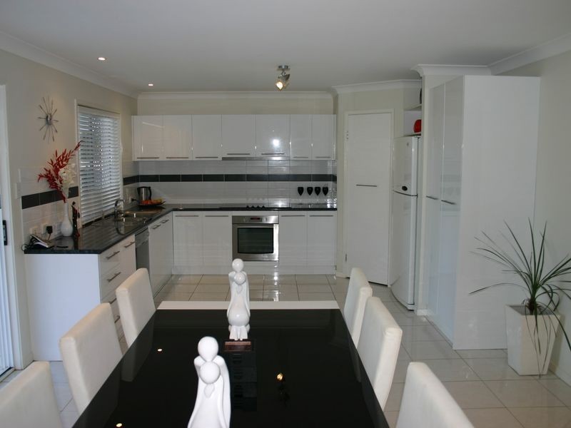 27 Cypress Street, Redland Bay QLD 4165