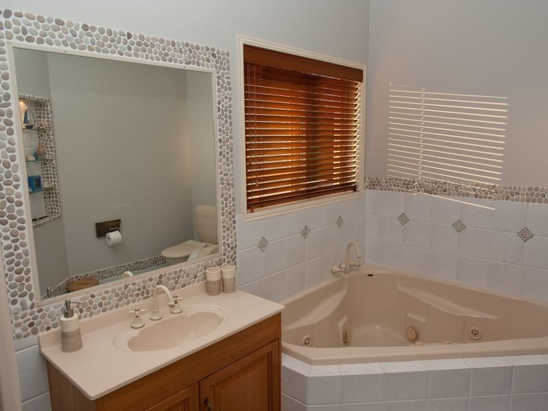 3 Sandra Court, Redland Bay QLD 4165