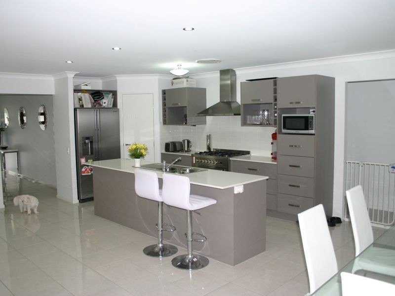 1 Pyrus Place, Redland Bay QLD 4165