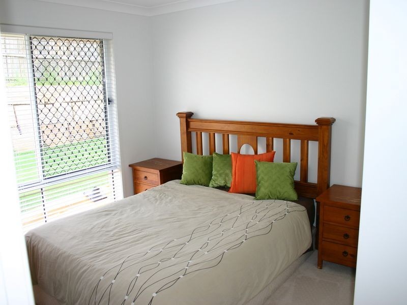 1 Pyrus Place, Redland Bay QLD 4165