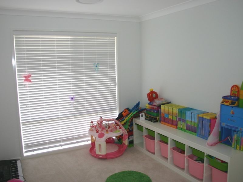 1 Pyrus Place, Redland Bay QLD 4165