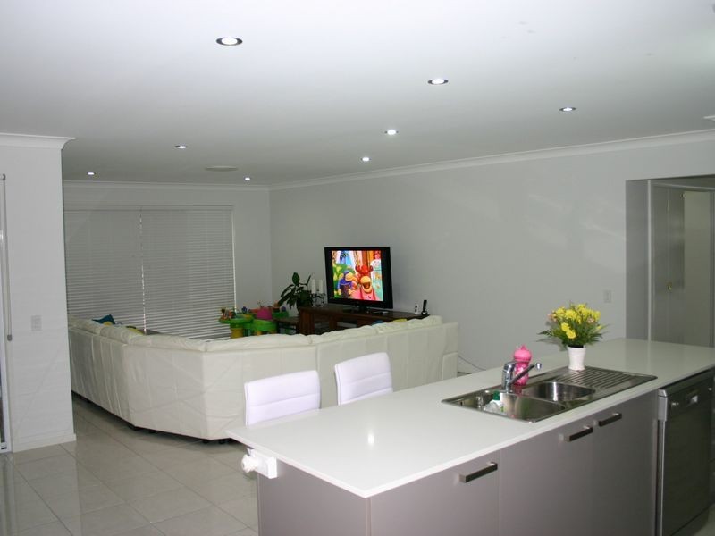 1 Pyrus Place, Redland Bay QLD 4165