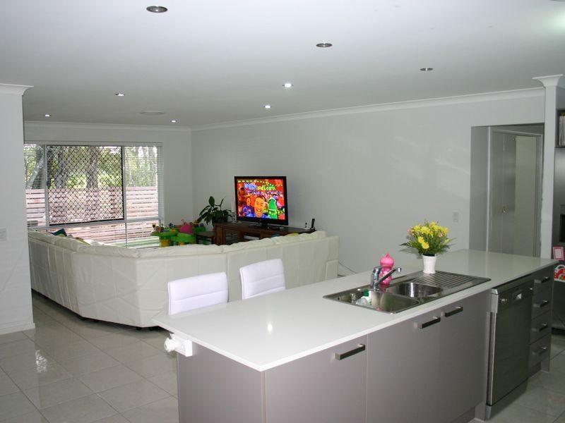 1 Pyrus Place, Redland Bay QLD 4165