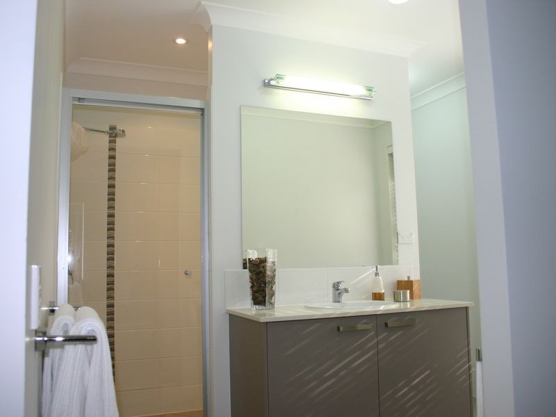 1 Pyrus Place, Redland Bay QLD 4165