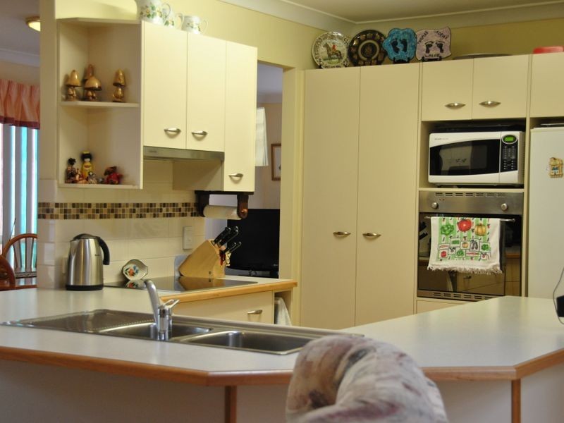 1 Buckler Court, Redland Bay QLD 4165