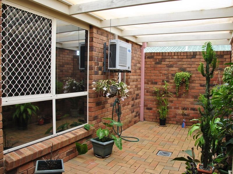 1 Buckler Court, Redland Bay QLD 4165