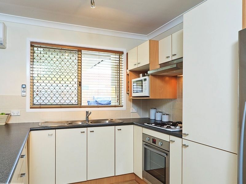 12 Mashie Place, Redland Bay QLD 4165