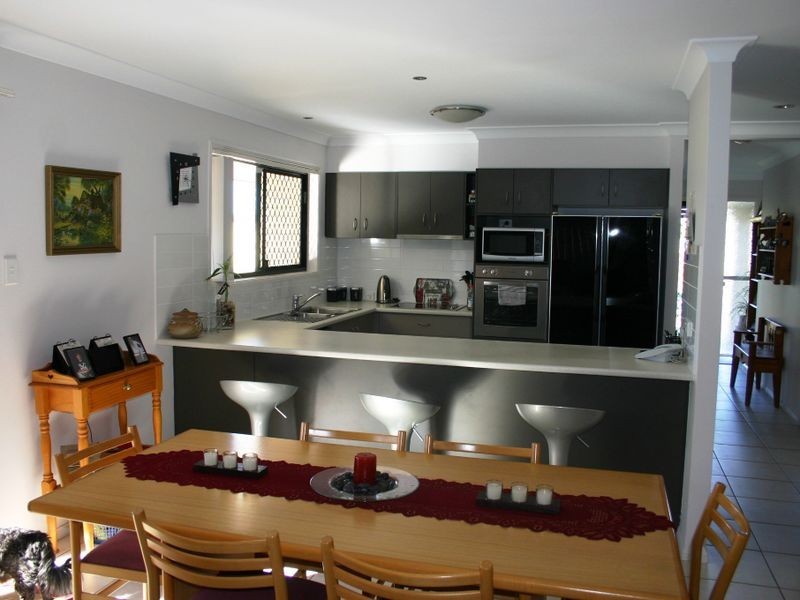 18 Mervyn Crescent, Redland Bay QLD 4165