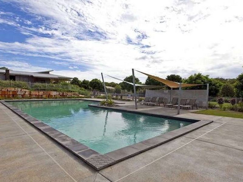 22 Shaw Place, Redland Bay QLD 4165