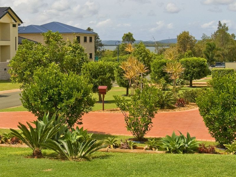 13 Saltwater Place, Redland Bay QLD 4165