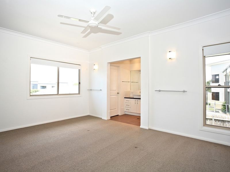 34 Huntly Place, Redland Bay QLD 4165