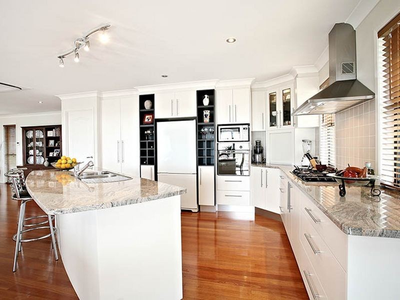 8 Bribie Close, Redland Bay QLD 4165