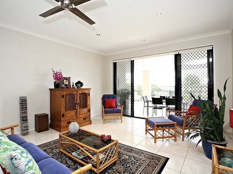 8 Bribie Close, Redland Bay QLD 4165