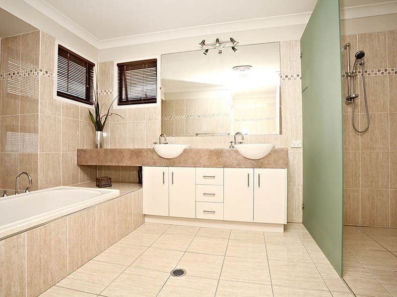 8 Bribie Close, Redland Bay QLD 4165