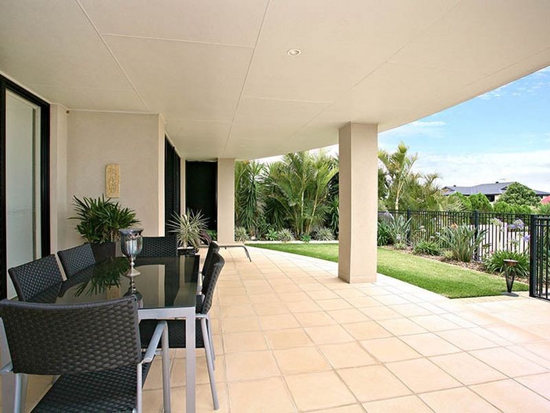 8 Bribie Close, Redland Bay QLD 4165