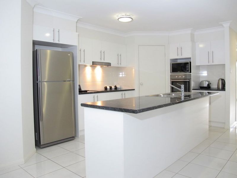 2 Lizard Place, Redland Bay QLD 4165