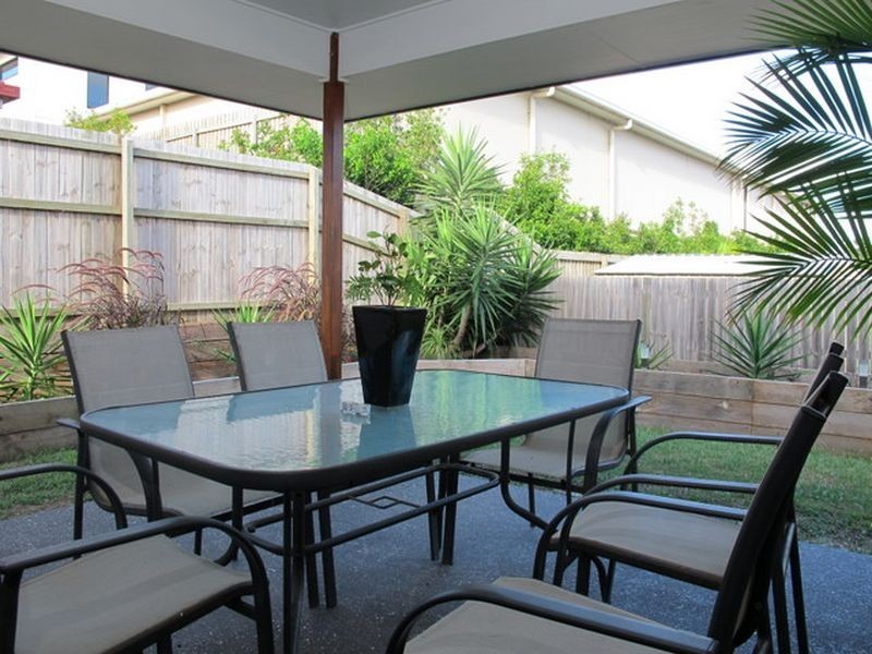 2 Lizard Place, Redland Bay QLD 4165