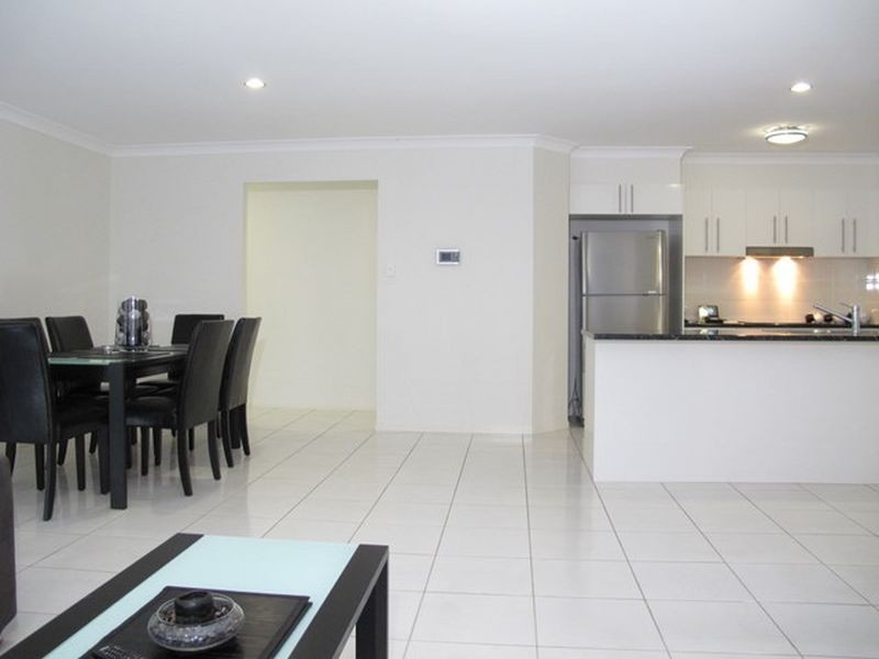 2 Lizard Place, Redland Bay QLD 4165