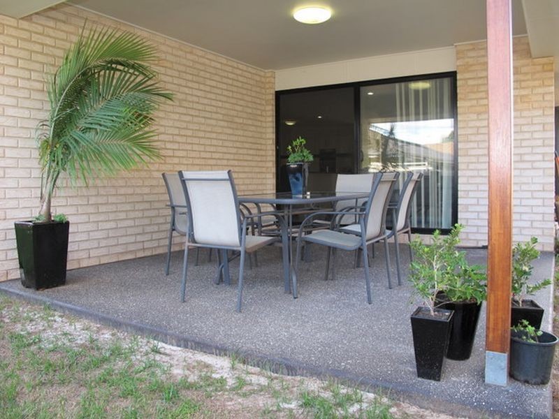 2 Lizard Place, Redland Bay QLD 4165