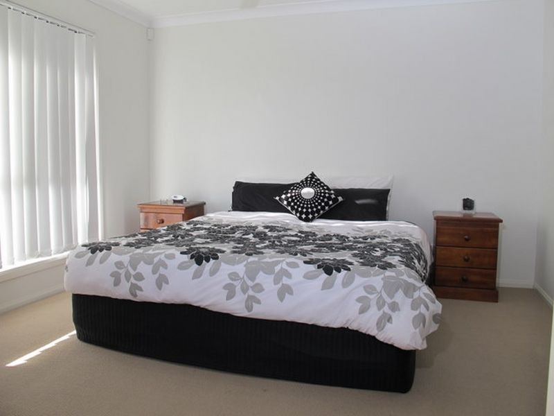 2 Lizard Place, Redland Bay QLD 4165