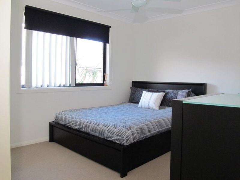 2 Lizard Place, Redland Bay QLD 4165