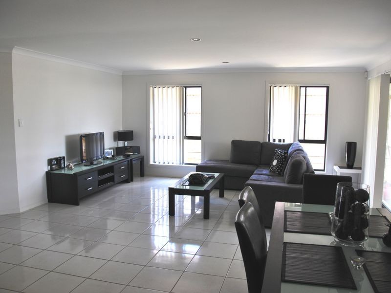 2 Lizard Place, Redland Bay QLD 4165