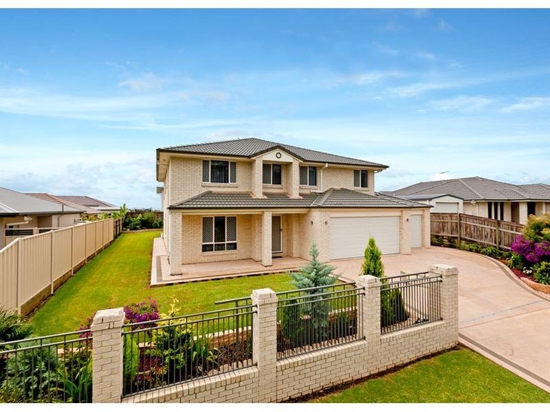 16 Magnetic Place, Redland Bay QLD 4165