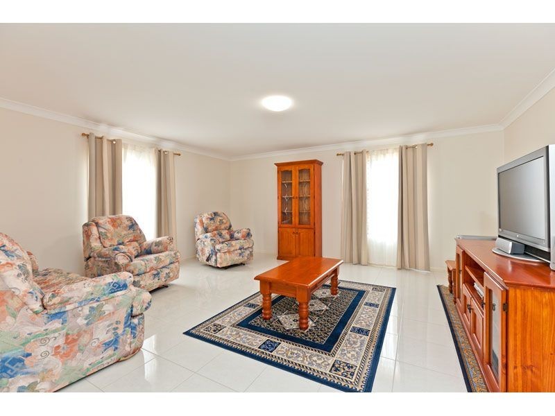 16 Magnetic Place, Redland Bay QLD 4165