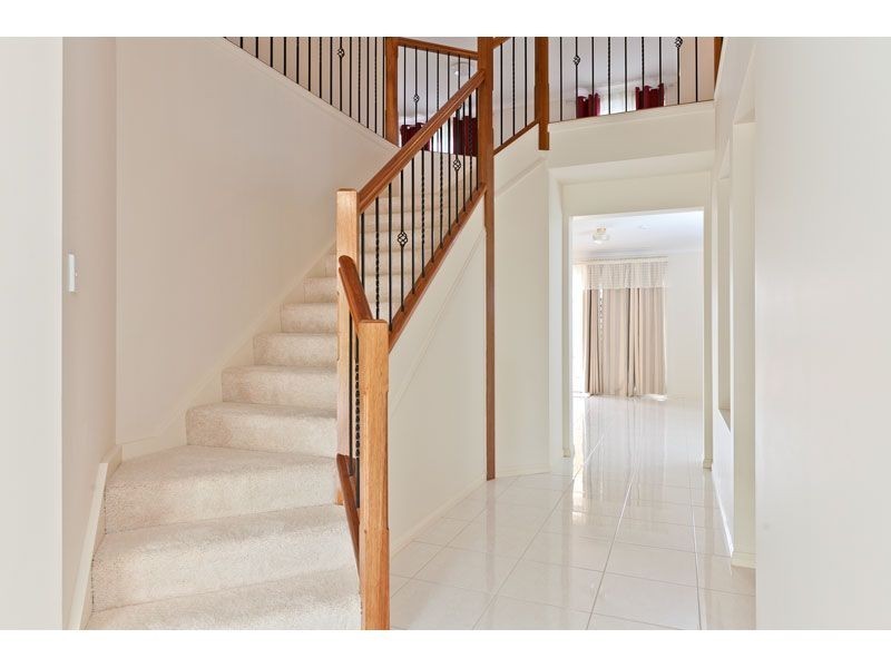 16 Magnetic Place, Redland Bay QLD 4165