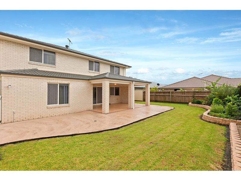 16 Magnetic Place, Redland Bay QLD 4165
