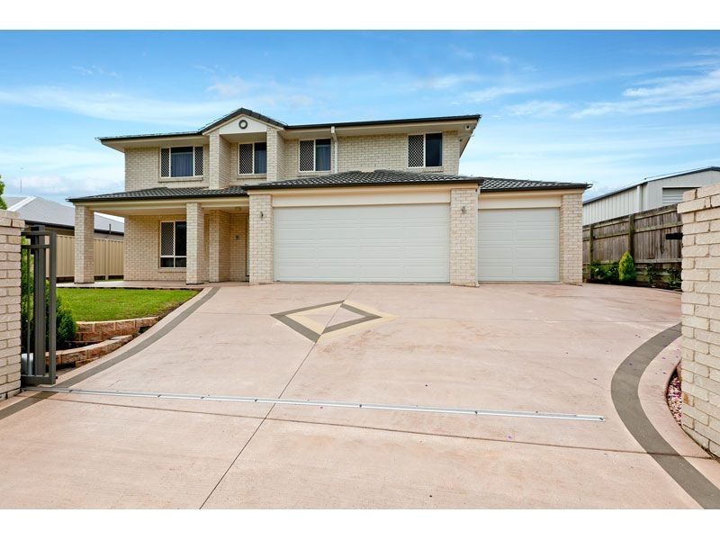 16 Magnetic Place, Redland Bay QLD 4165