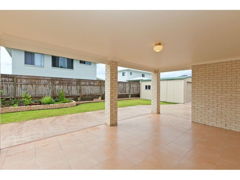 16 Magnetic Place, Redland Bay QLD 4165