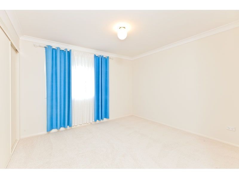 16 Magnetic Place, Redland Bay QLD 4165