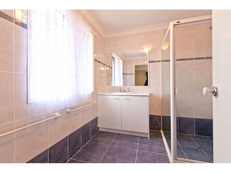 16 Magnetic Place, Redland Bay QLD 4165