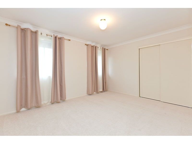 16 Magnetic Place, Redland Bay QLD 4165