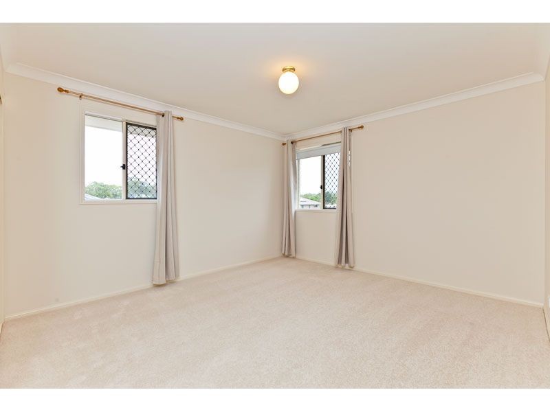 16 Magnetic Place, Redland Bay QLD 4165