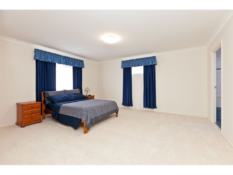 16 Magnetic Place, Redland Bay QLD 4165