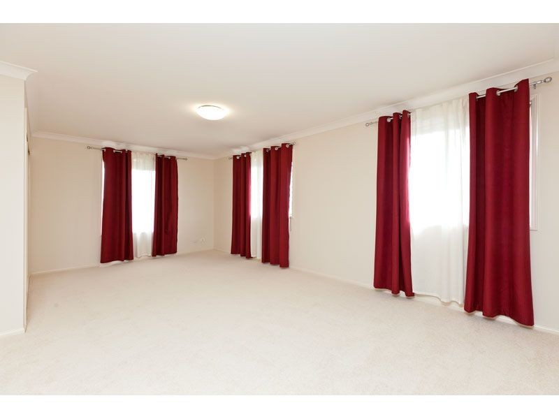 16 Magnetic Place, Redland Bay QLD 4165