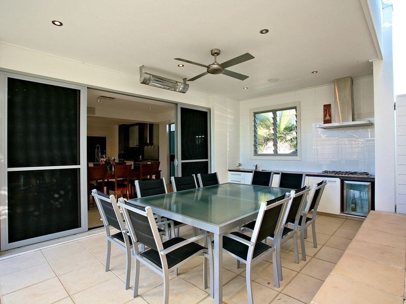 18 Lindeman Place, Redland Bay QLD 4165