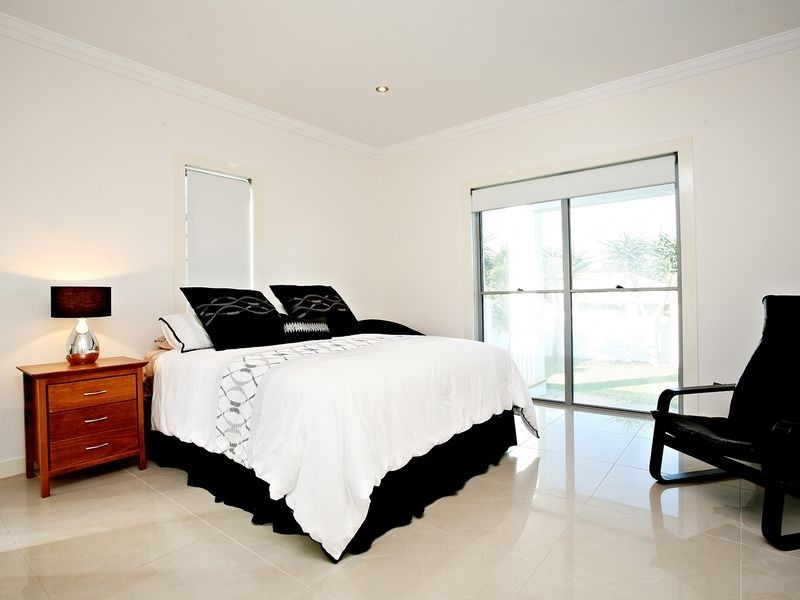 18 Lindeman Place, Redland Bay QLD 4165