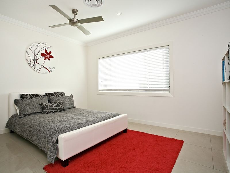 18 Lindeman Place, Redland Bay QLD 4165