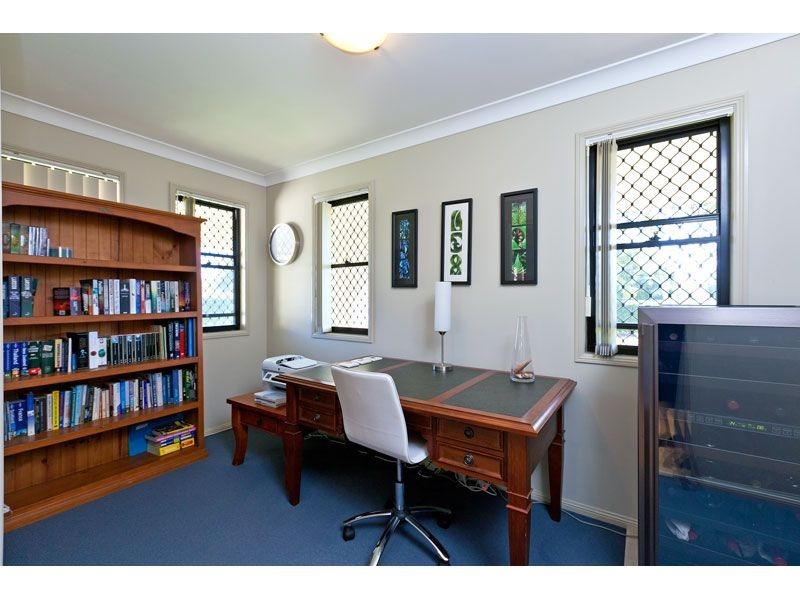 6 Mast Court, Redland Bay QLD 4165